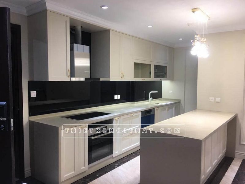 .
Với đường nét đơn giản, tủ bếp tân cổ điển tinh tế giúp phòng bếp trở nên tiện nghi hơn.